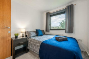 Canterbury 3 bedroom house with Parking and fast wifi